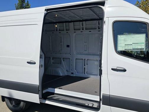 2025 Mercedes-Benz Sprinter 2500 Standard Roof