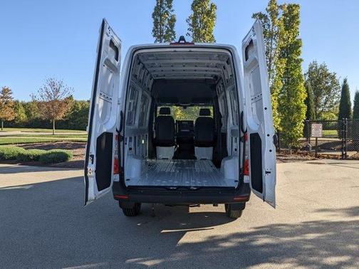 2024 Mercedes-Benz Sprinter 2500 144 WB Standard Roof Crew