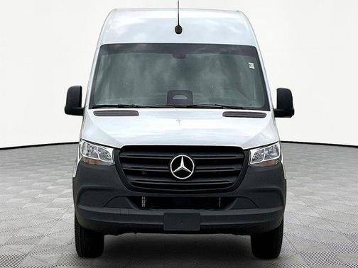 Arctic White 2025 Mercedes-Benz Sprinter 2500 170 WB