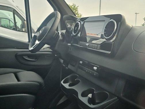 2024 Mercedes-Benz eSprinter 2500 170 WB High Roof Cargo