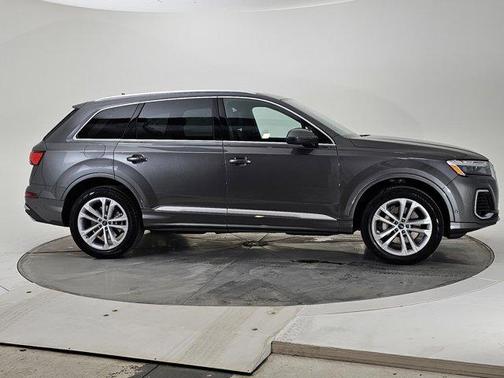 2025 Audi Q7 55 Premium Plus