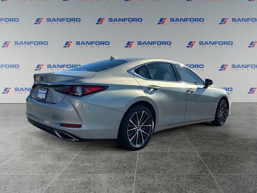 2022 Lexus ES 350 Base