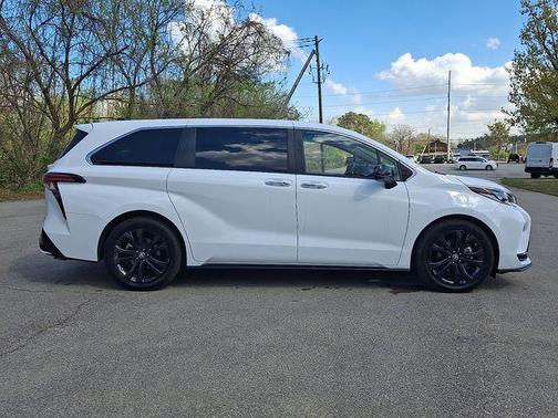 Ice 2023 Toyota Sienna XSE 7 Passenger