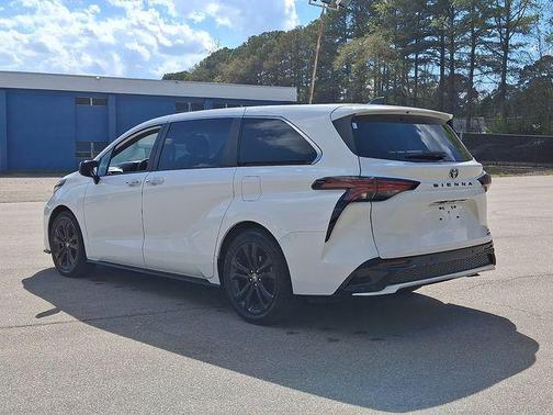 Ice 2023 Toyota Sienna XSE 7 Passenger