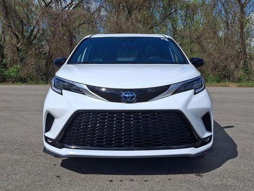 Ice 2023 Toyota Sienna XSE 7 Passenger