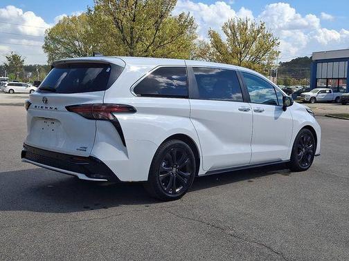 Ice 2023 Toyota Sienna XSE 7 Passenger