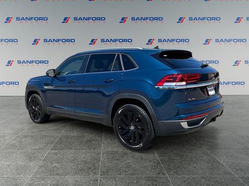Blue Metallic 2022 Volkswagen Atlas Cross Sport 3.6L V6 SE w/Technology