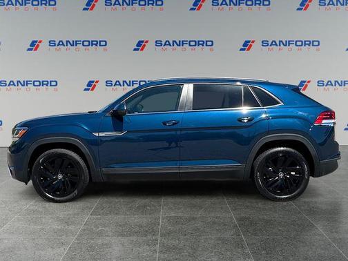 Blue Metallic 2022 Volkswagen Atlas Cross Sport 3.6L V6 SE w/Technology