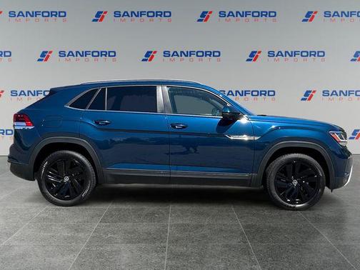 Blue Metallic 2022 Volkswagen Atlas Cross Sport 3.6L V6 SE w/Technology