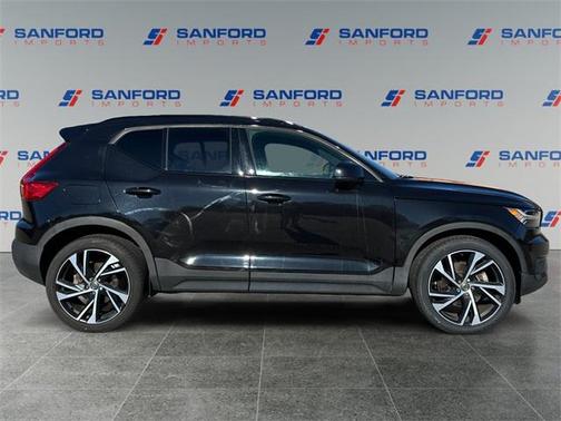 2021 Volvo XC40 T5 R-Design