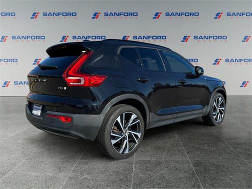 2021 Volvo XC40 T5 R-Design