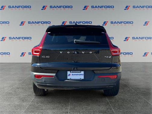 2021 Volvo XC40 T5 R-Design