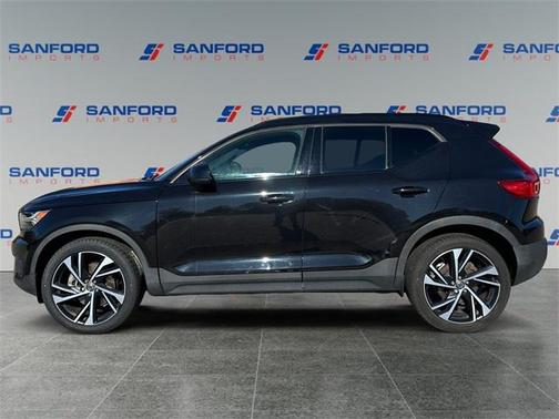 2021 Volvo XC40 T5 R-Design