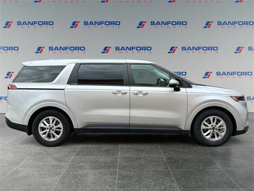 2023 Kia Carnival LX