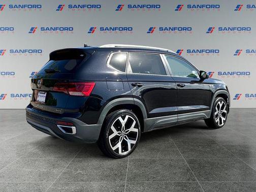 Deep Black 2022 Volkswagen Taos 1.5T SEL