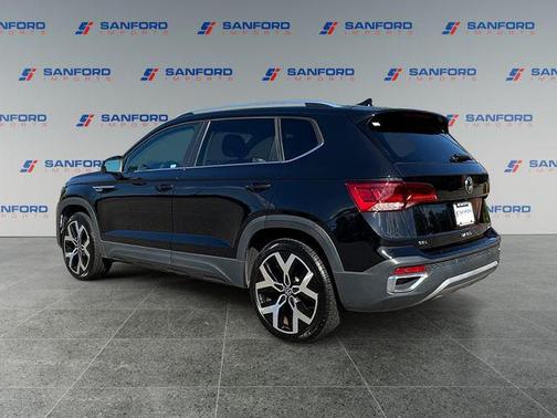 Deep Black 2022 Volkswagen Taos 1.5T SEL