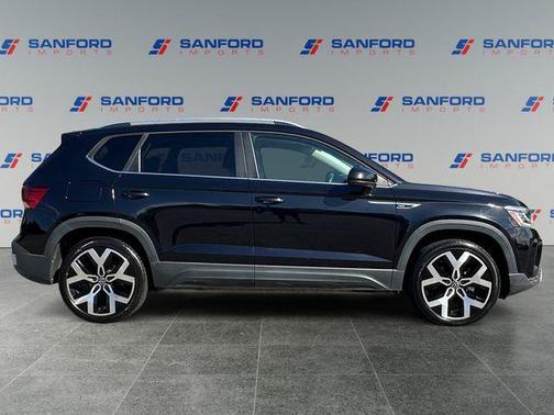 Deep Black 2022 Volkswagen Taos 1.5T SEL