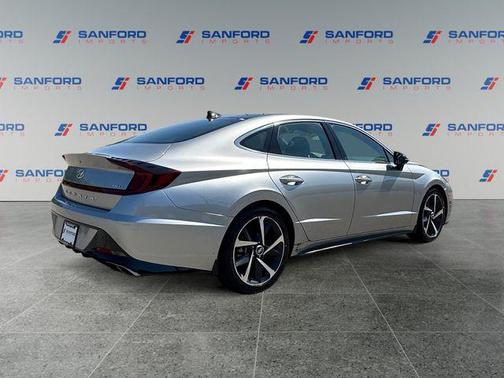 Shimmering Silver Pearl 2021 Hyundai SONATA SEL Plus