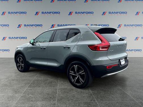 Gray 2025 Volvo XC40 B5 Core Bright Theme