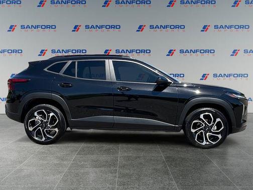 Mosaic Black Metallic 2024 Chevrolet Trax FWD 2RS