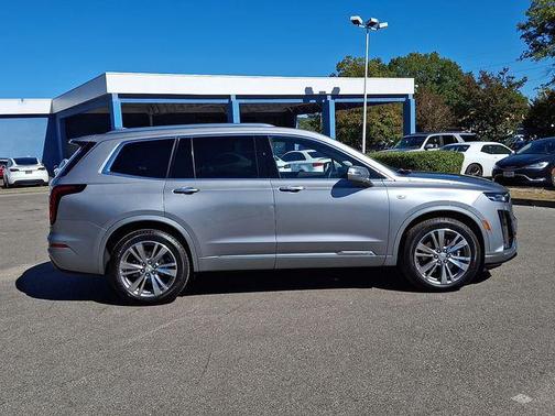 2025 Cadillac XT6 Premium Luxury FWD