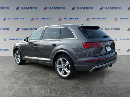 Samurai Gray Metallic 2019 Audi Q7 55 Prestige