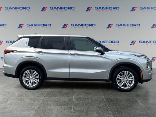 Alloy Silver Metallic 2022 Mitsubishi Outlander ES S-AWC
