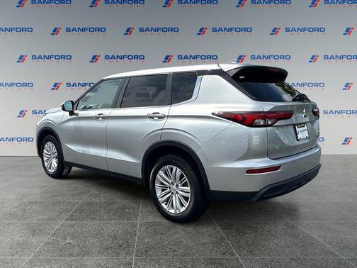 Alloy Silver Metallic 2022 Mitsubishi Outlander ES S-AWC