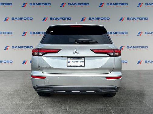 Alloy Silver Metallic 2022 Mitsubishi Outlander ES S-AWC