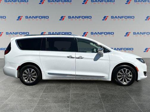 Bright White Clearcoat 2020 Chrysler Pacifica Hybrid Limited
