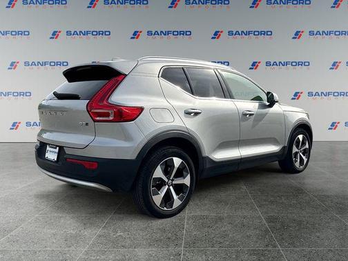 Silver Dawn Metallic 2023 Volvo XC40 B5 Plus Bright Theme