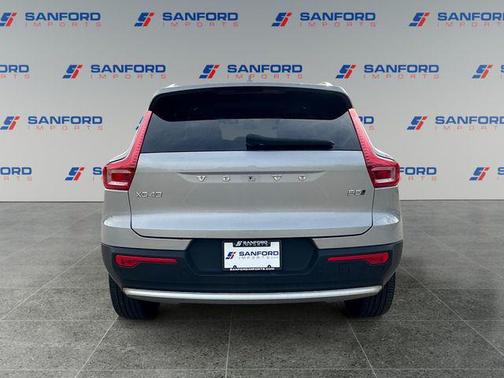 Silver Dawn Metallic 2023 Volvo XC40 B5 Plus Bright Theme