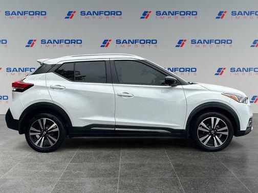 Aspen White Tricoat 2019 Nissan Kicks SR