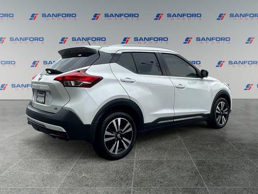 Aspen White Tricoat 2019 Nissan Kicks SR