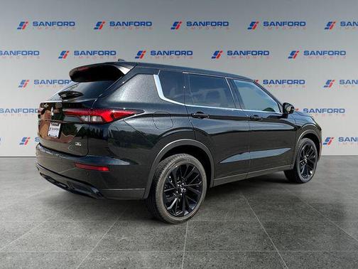 Black 2023 Mitsubishi Outlander SE Black Edition 2WD