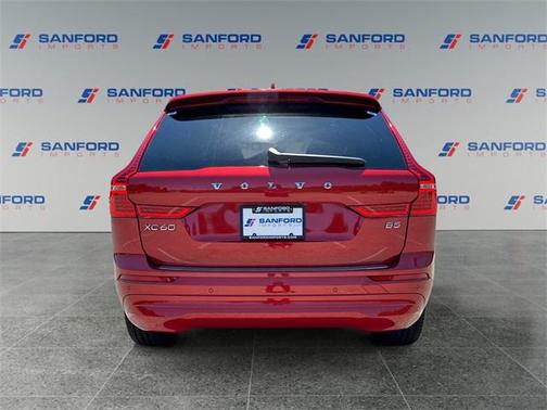 2022 Volvo XC60 B5 Momentum