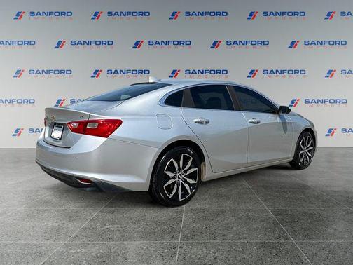 Silver Ice Metallic 2017 Chevrolet Malibu 1LT