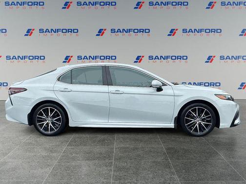 Ice Edge 2024 Toyota Camry Hybrid SE