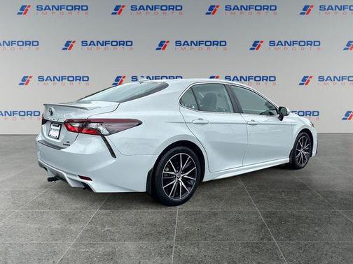 Ice Edge 2024 Toyota Camry Hybrid SE