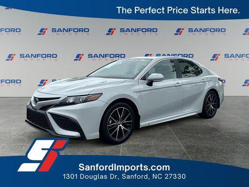 Ice Edge 2024 Toyota Camry Hybrid SE