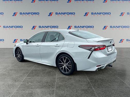 Ice Edge 2024 Toyota Camry Hybrid SE