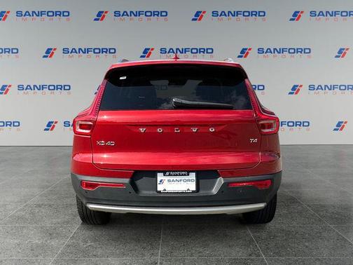 Fusion Red Metallic 2019 Volvo XC40 T4 Momentum