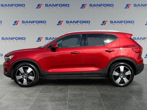Fusion Red Metallic 2019 Volvo XC40 T4 Momentum