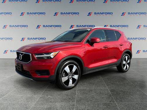 Fusion Red Metallic 2019 Volvo XC40 T4 Momentum