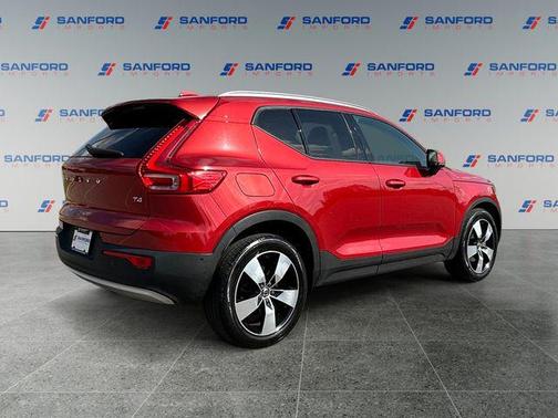 Fusion Red Metallic 2019 Volvo XC40 T4 Momentum