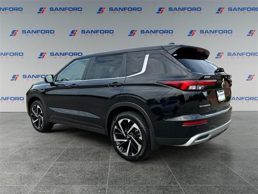 2022 Mitsubishi Outlander Black Edition 2WD