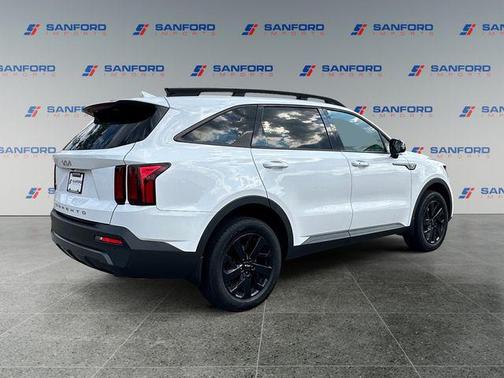 Glacial White Pearl 2022 Kia Sorento S