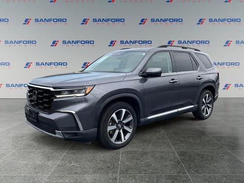 Gray 2023 Honda Pilot AWD Elite