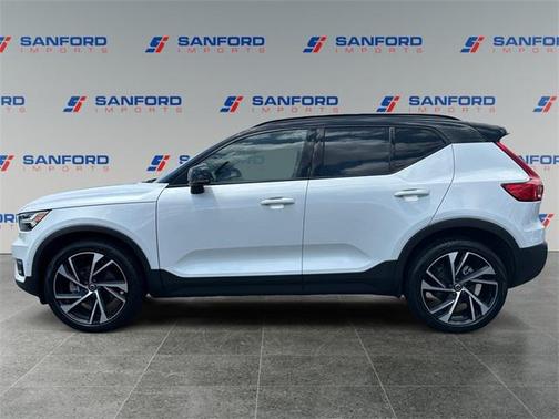 2022 Volvo XC40 T5 R-Design