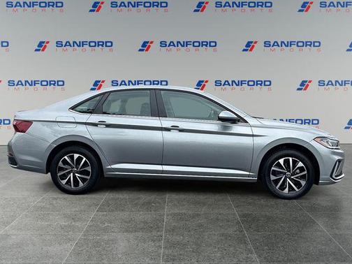 Deep Black Pearl 2025 Volkswagen Jetta 1.5T S